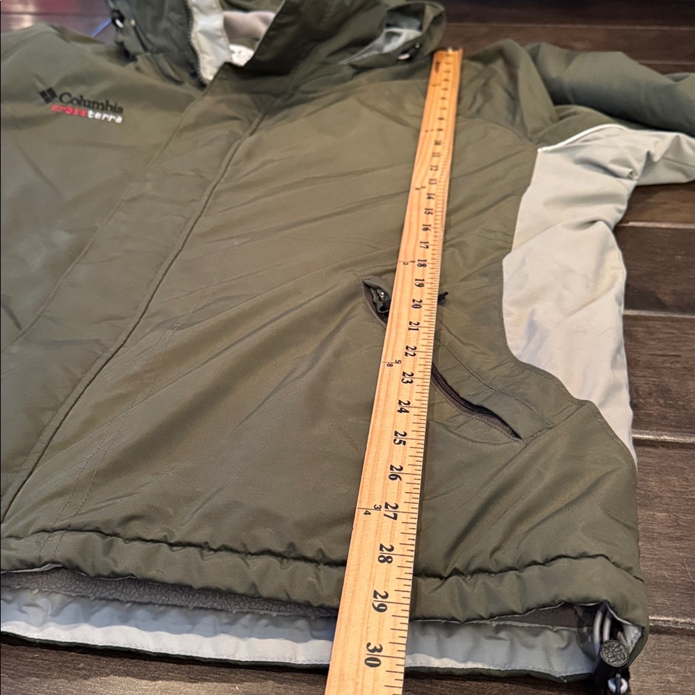 Columbia Cross Terra Interchange Jacket in green and beige - Picture 10 of 12